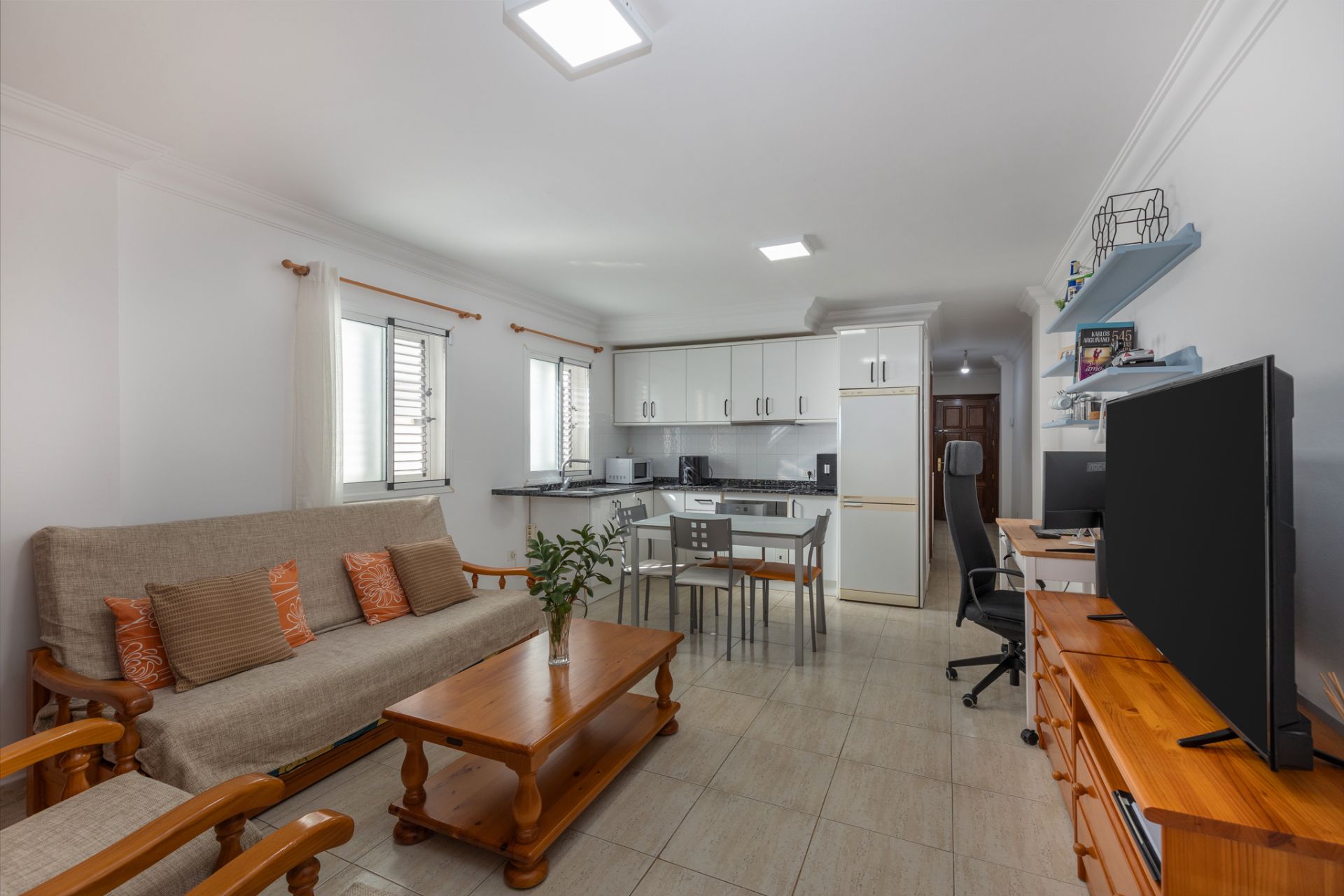 Sala d'estar de Pis en venda en Las Palmas de Gran Canaria amb Aire condicionat i Moblat
