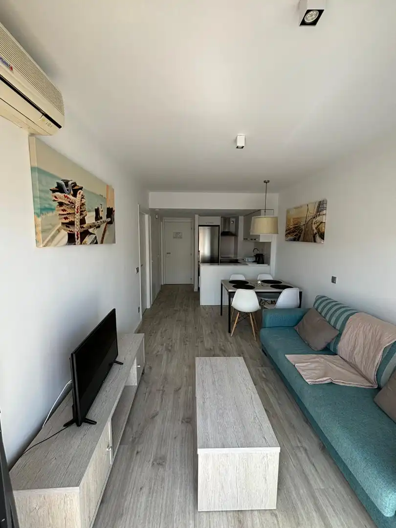 Sala de estar de Apartamento de alquiler en L'Estartit con Aire acondicionado, Calefacción y Terraza