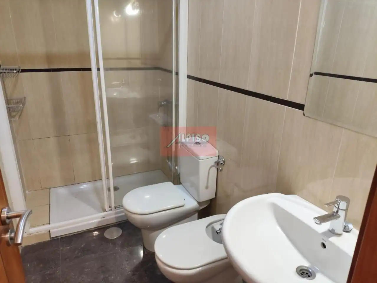 Bathroom of Apartments for rent in Ourense Capital   with Heating, Parquet flooring and Balcony