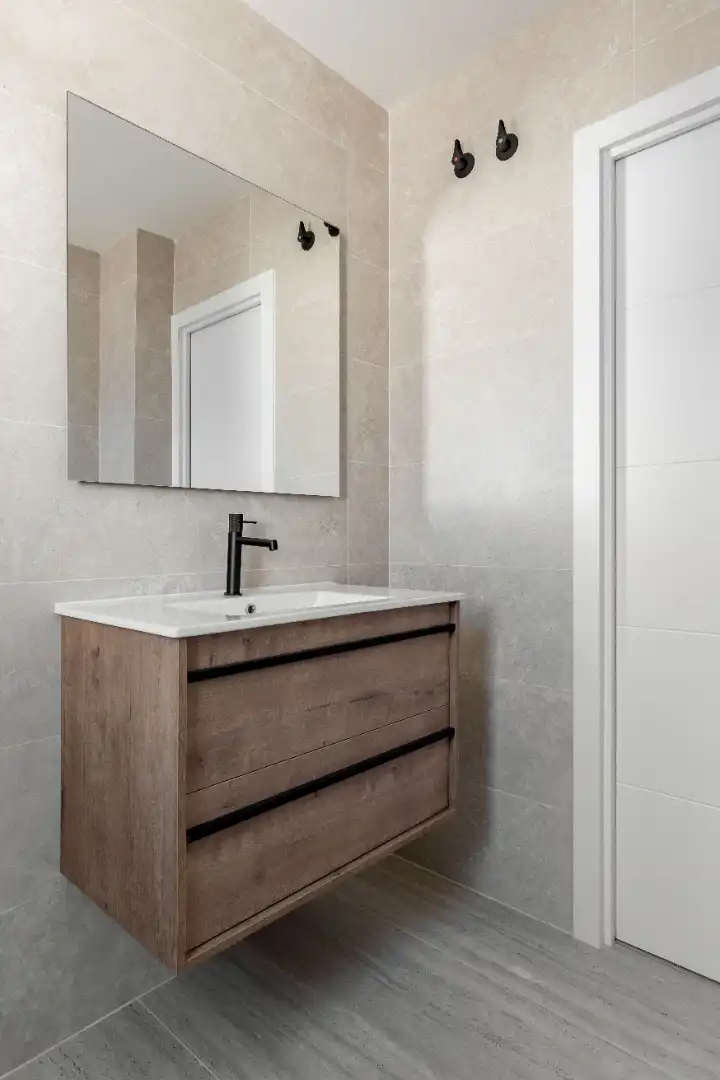 Bathroom of Flat for sale in Madrid  with Air Conditioner and Heating