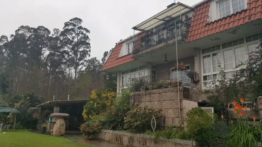 Vista exterior de Casa o chalet en venta en Pontevedra Capital  con Calefacción, Jardín privado y Terraza