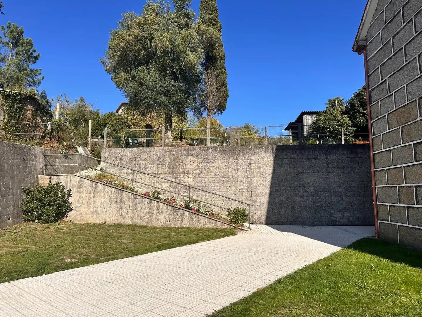 Vista exterior de Casa o chalet en venta en Vedra con Calefacción, Jardín privado y Amueblado