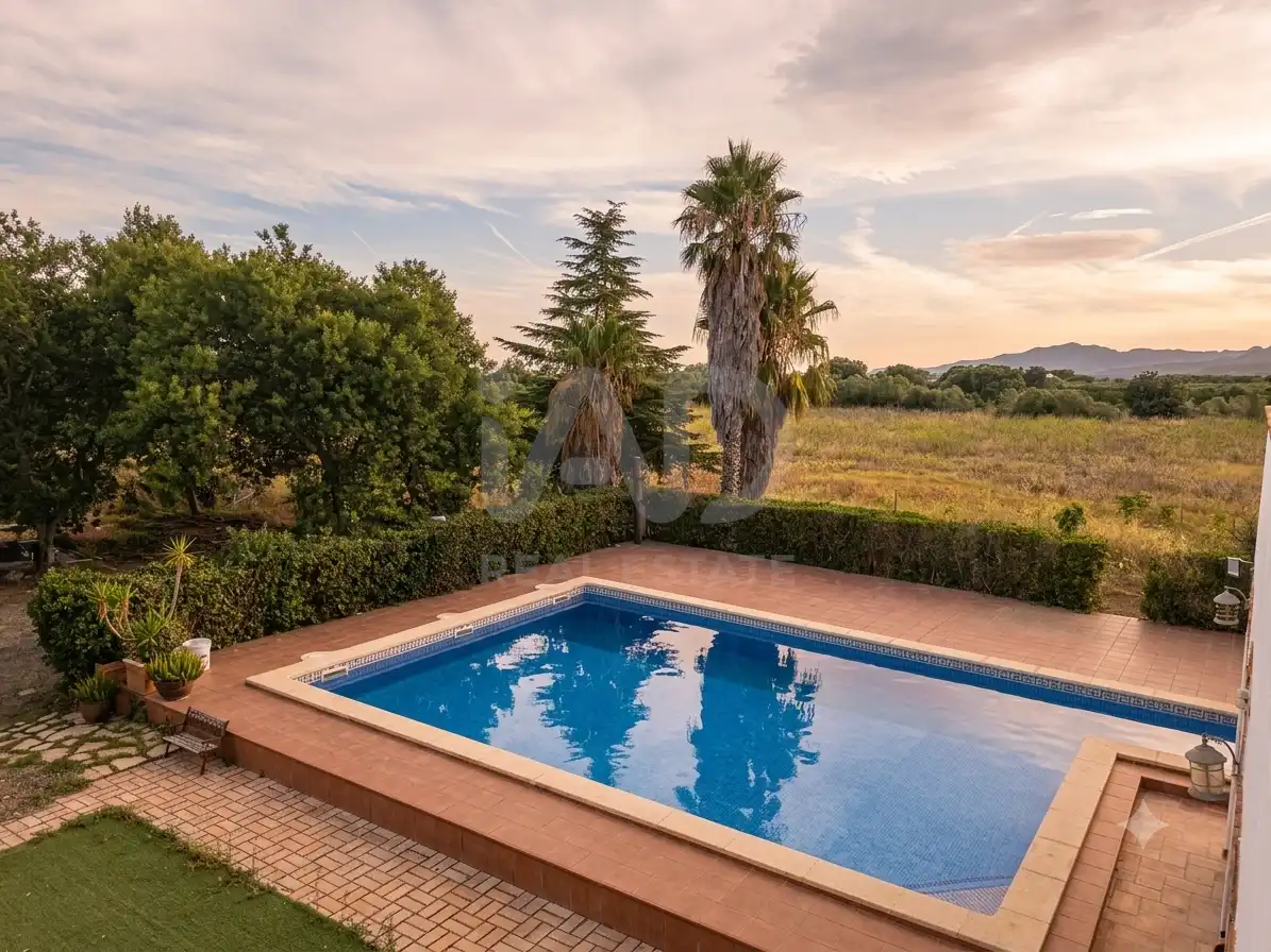 Piscina de Finca rústica en venda en Montbrió del Camp amb Aire condicionat, Calefacció i Terrassa