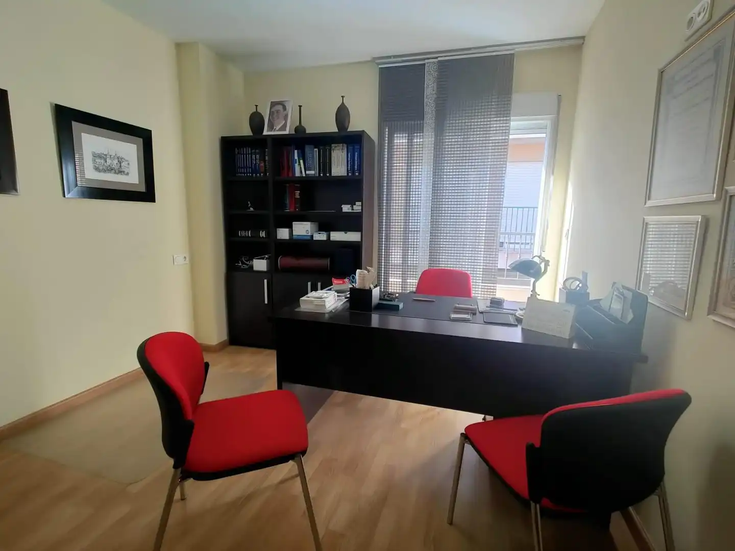 Wohnung zum Verkauf in Ceutí mit Terrasse, Abstellraum und Balkon