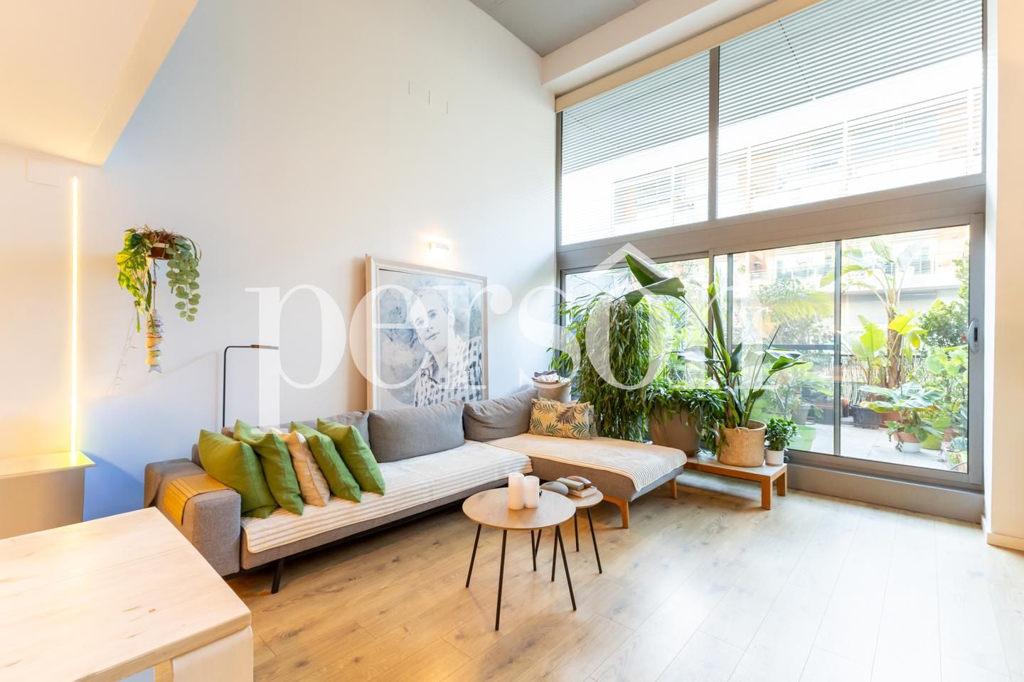 Sala d'estar de Dúplex en venda en  Valencia Capital amb Aire condicionat, Terrassa i Piscina comunitària