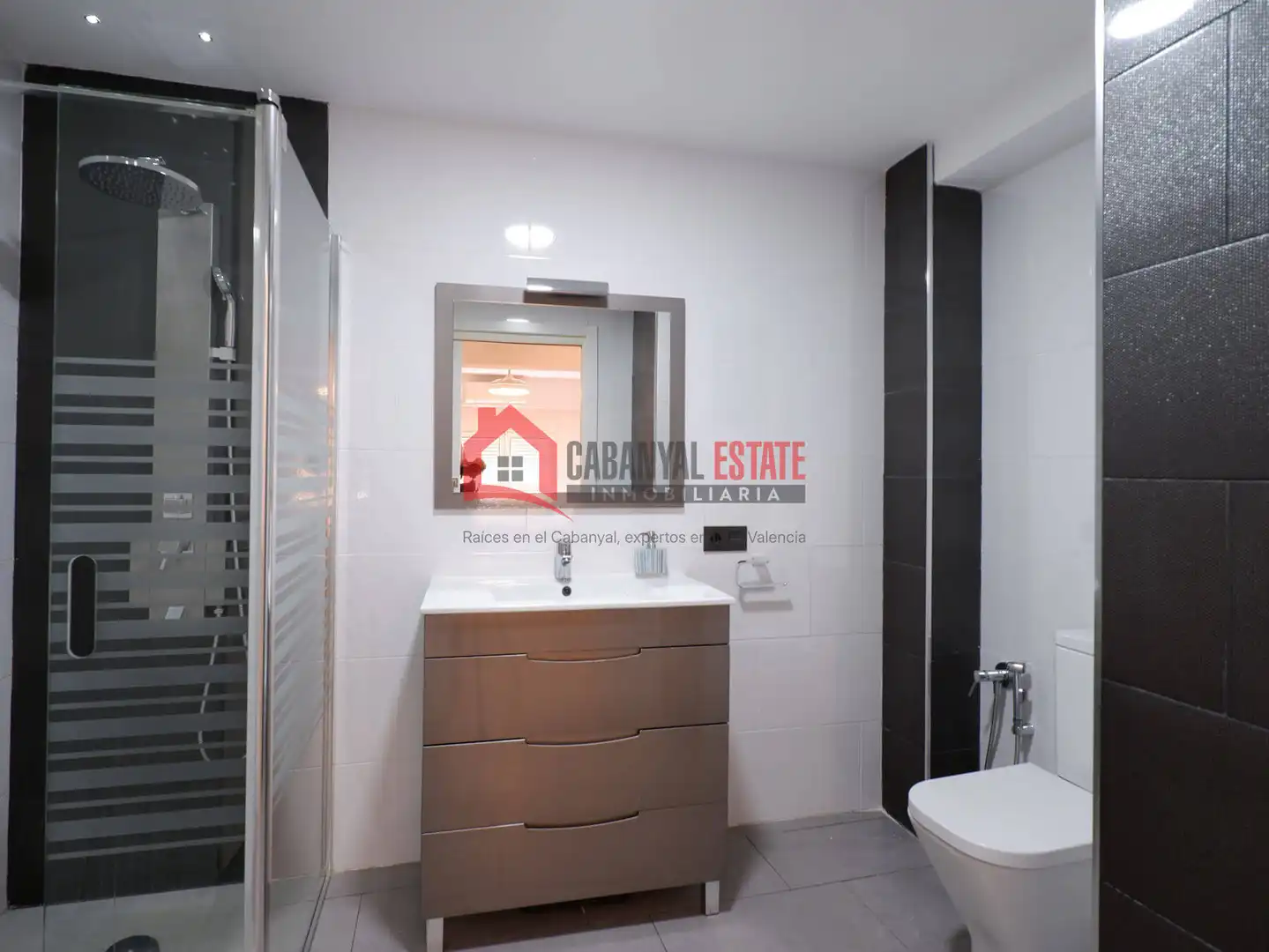 Baño de Apartamento en venta en Valencia con Aire acondicionado y Balcón