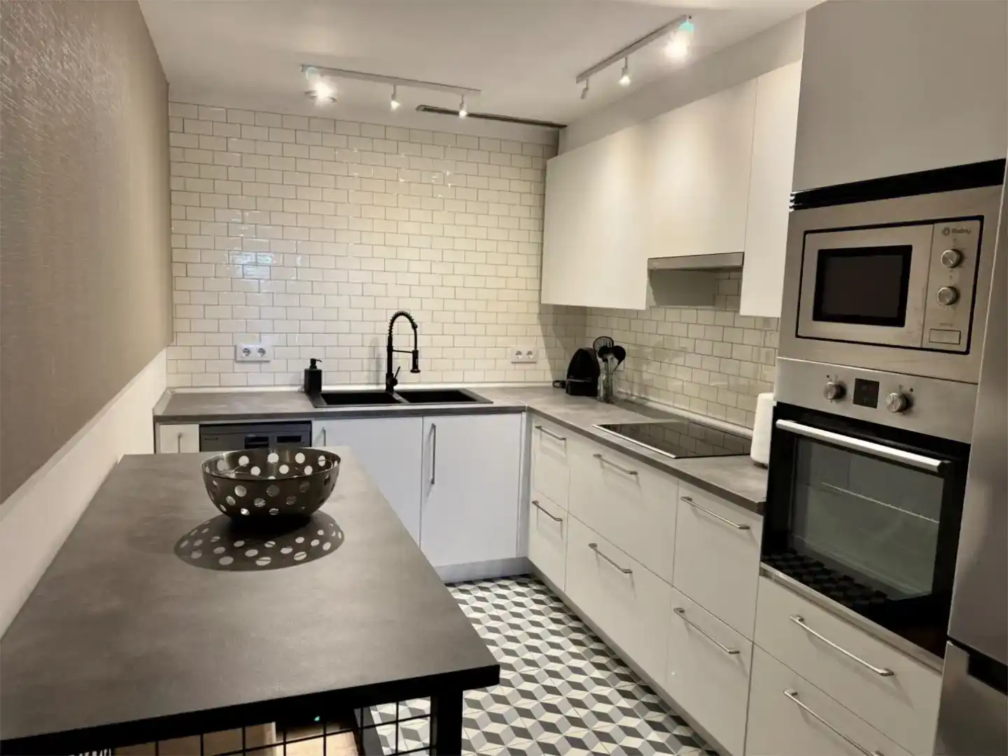 Kitchen of Flat for rent in Vigo   with Parquet flooring, Storage room and Furnished