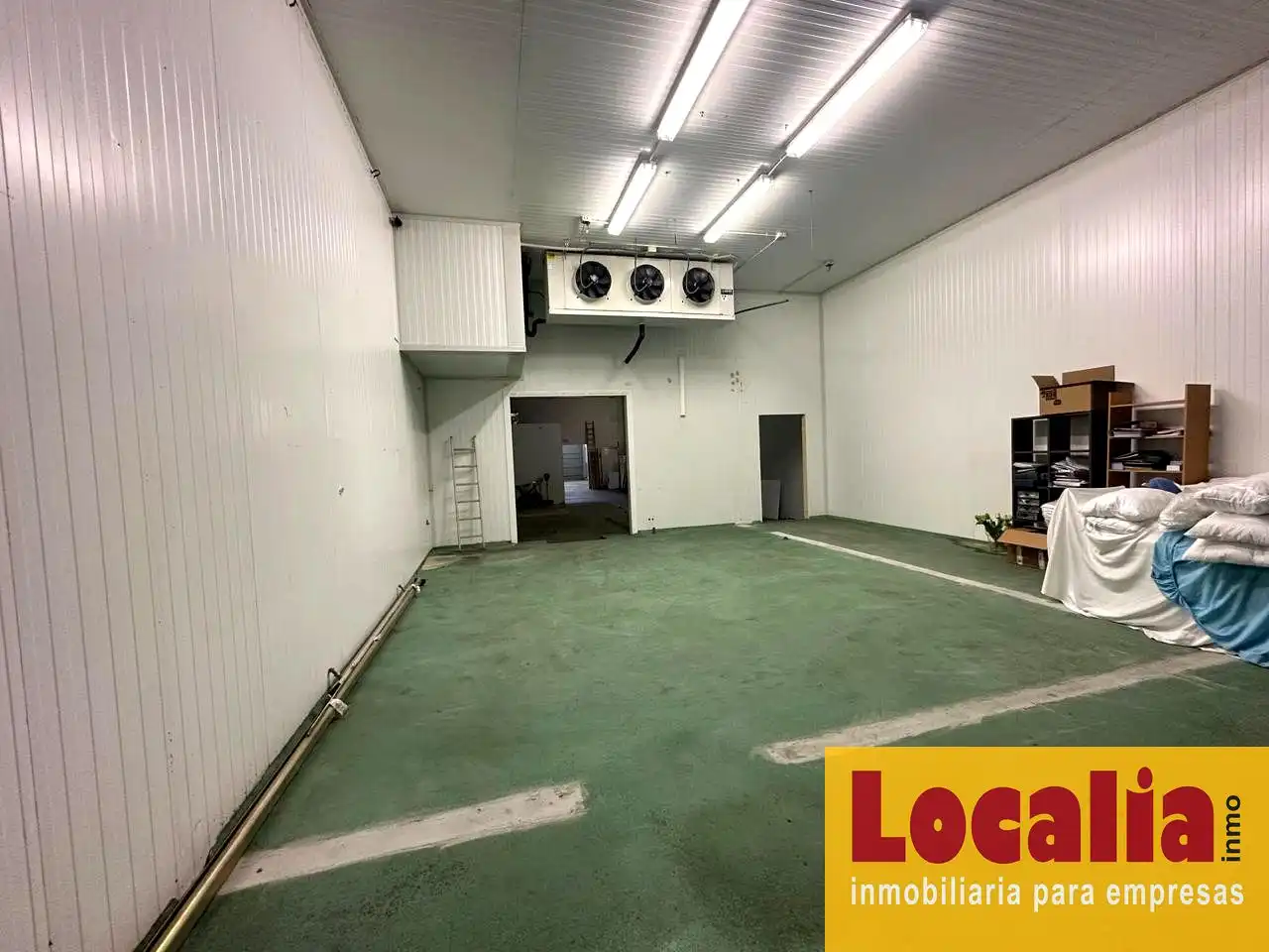 Nave industrial en venta en Santa Cruz de Bezana