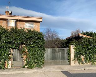 Exterior view of Single-family semi-detached for sale in Colmenarejo  with Terrace and Swimming Pool