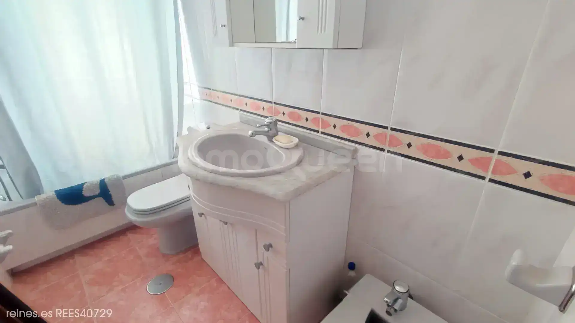 Bany de Pis de lloguer en Oviedo  amb Calefacció i Moblat