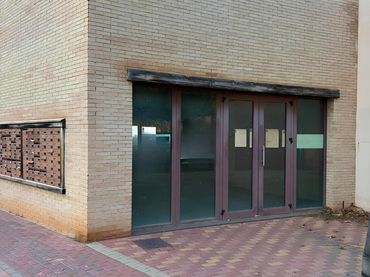 Local comercial en alquiler en de la Sierra de los Villares 23