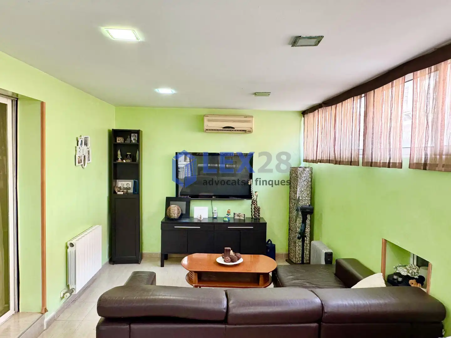Sala de estar de Casa adosada en venta en Badalona con Aire acondicionado, Calefacción y Jardín privado