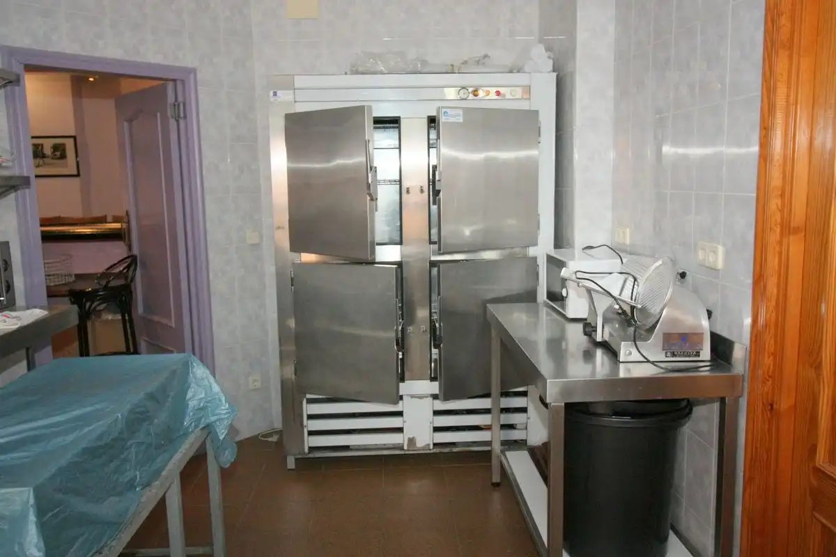 Cuina de Local en venda en Mombeltrán amb Aire condicionat