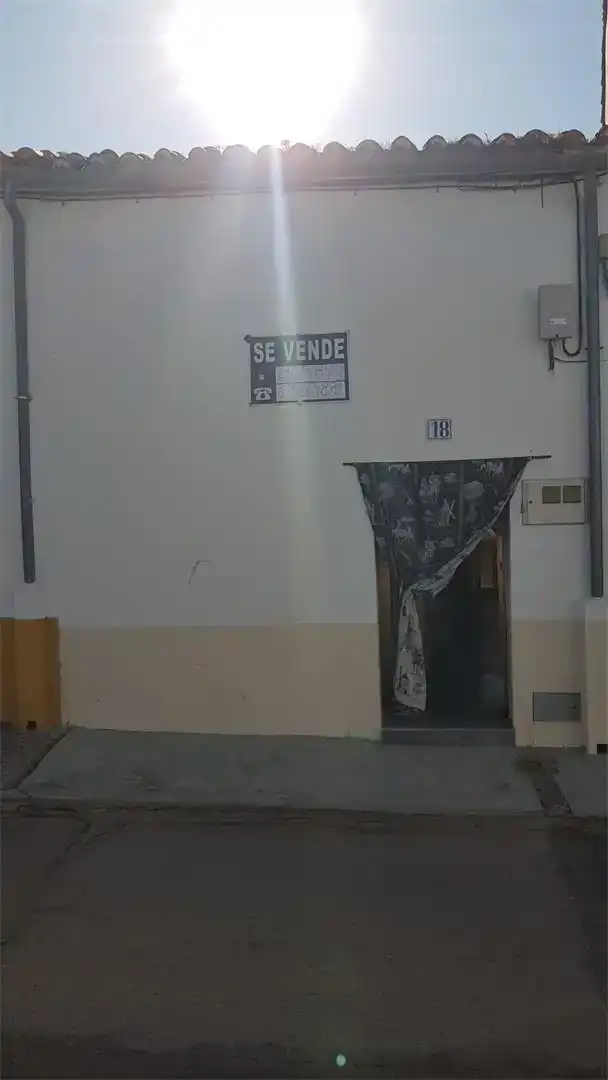 Casa adosada en venda en Almoharín amb Jardí privat i Rentadora