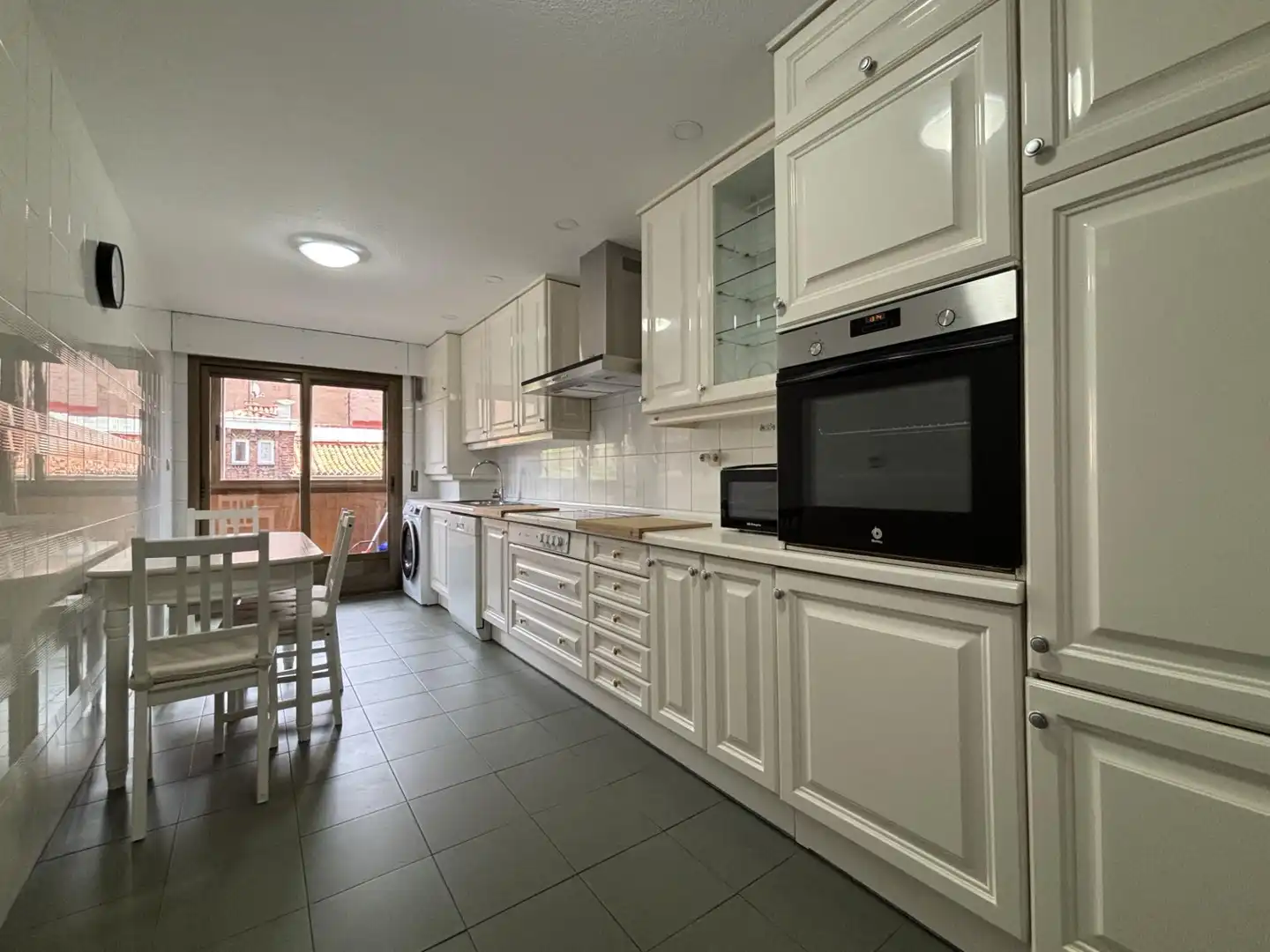 Kitchen of Flat for rent in Madrid  with Air Conditioner, Heating and Parquet flooring