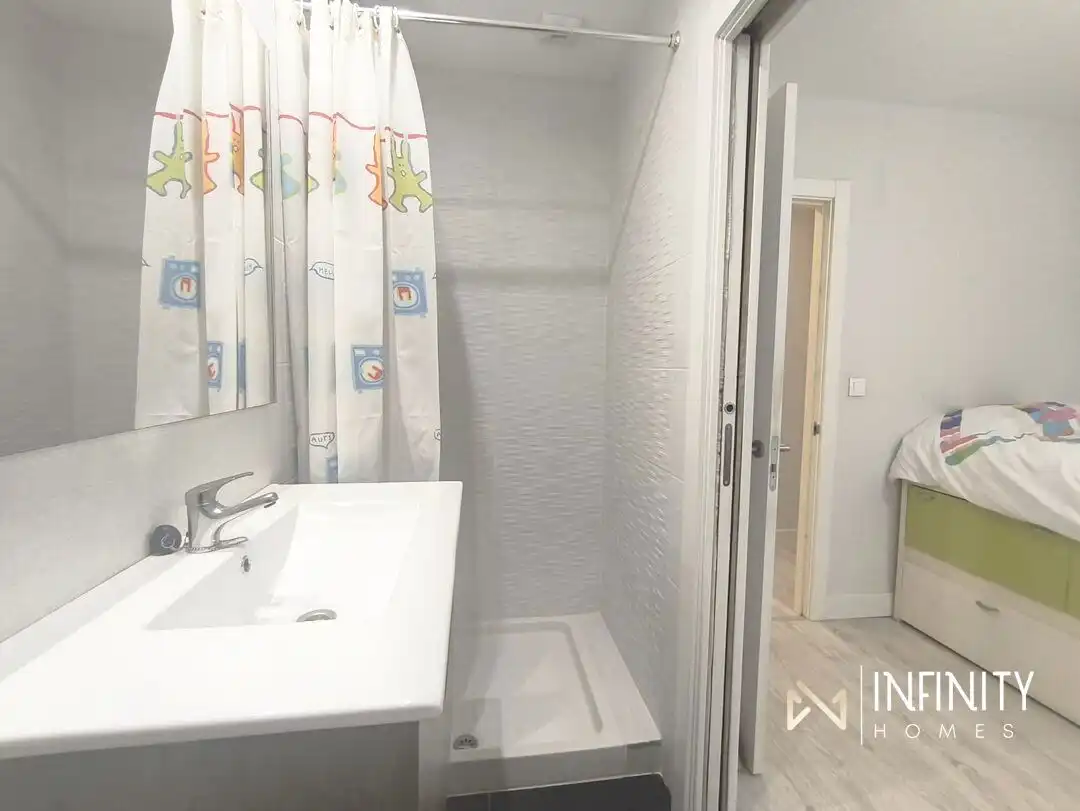 Badezimmer von Wohnung zur Miete in Bilbao  mit Heizung, Terrasse und Balkon