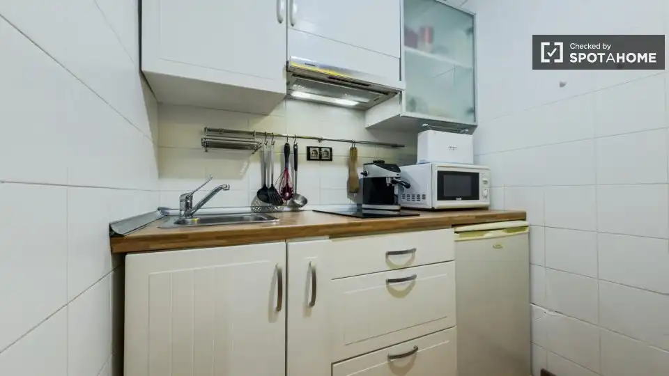 Habitació a Sant Pere, Sta. Caterina i la Ribera