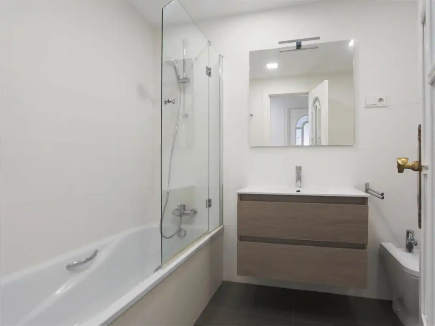 Bathroom of Flat for rent in Marbella Centro