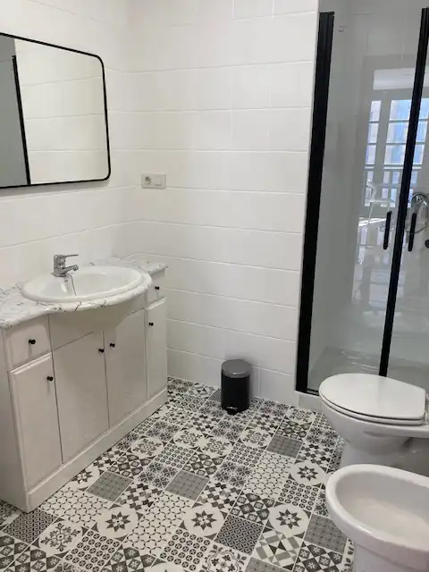 Bathroom of Study for rent in Ourense Capital   with Heating, Furnished and Oven
