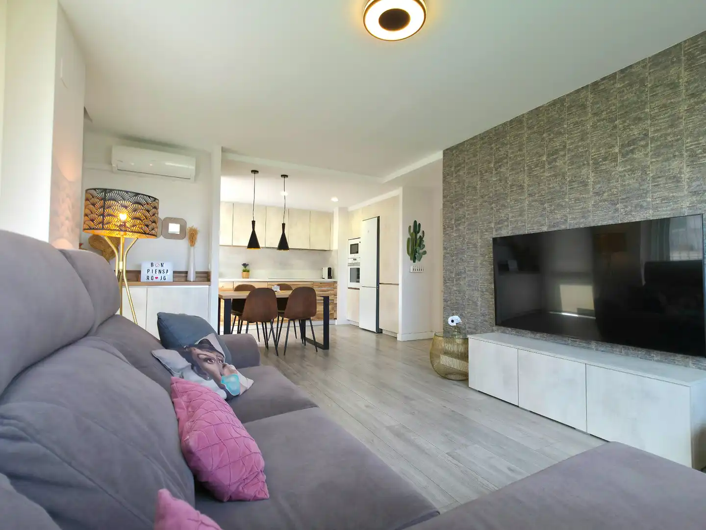 Sala de estar de Piso en venta en Sant Andreu de la Barca con Aire acondicionado, Calefacción y Parquet