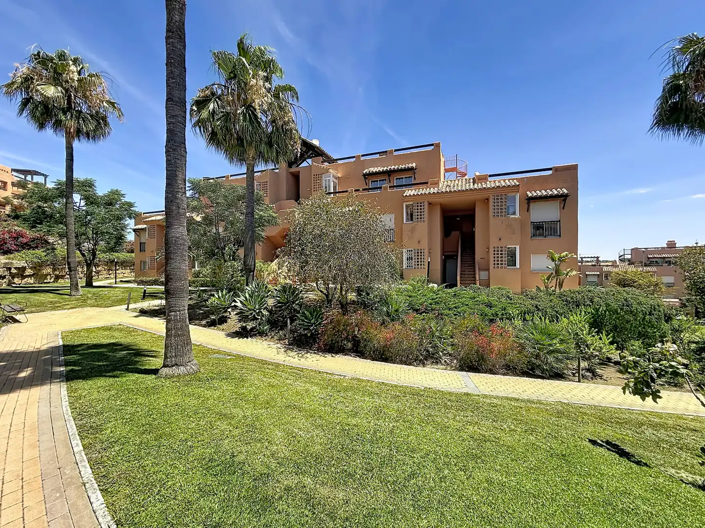 Vista exterior de Pis en venda en Estepona amb Aire condicionat, Terrassa i Traster