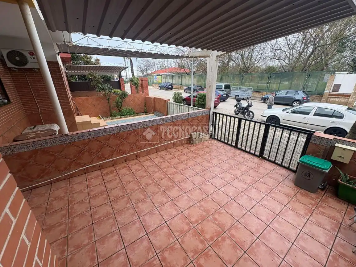 Casa aparellada amb terrassa en venda a Almensilla, imagen 9