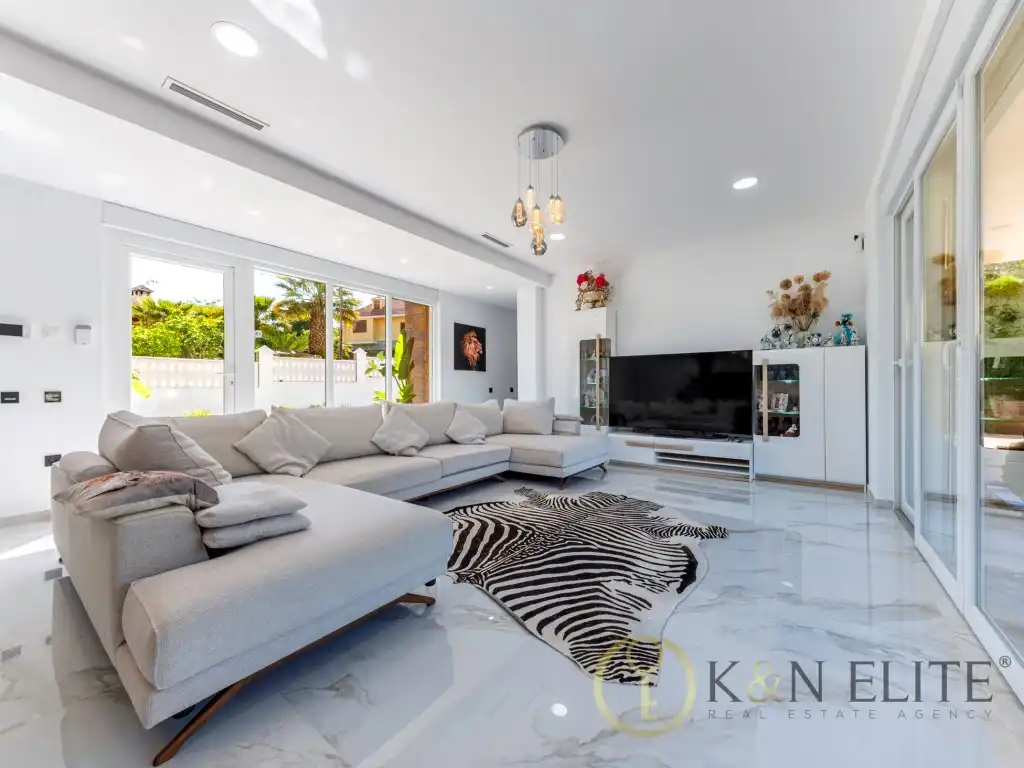 Living room of Houses for sale in Petrer  with Private garden, Terrace and Swimming Pool