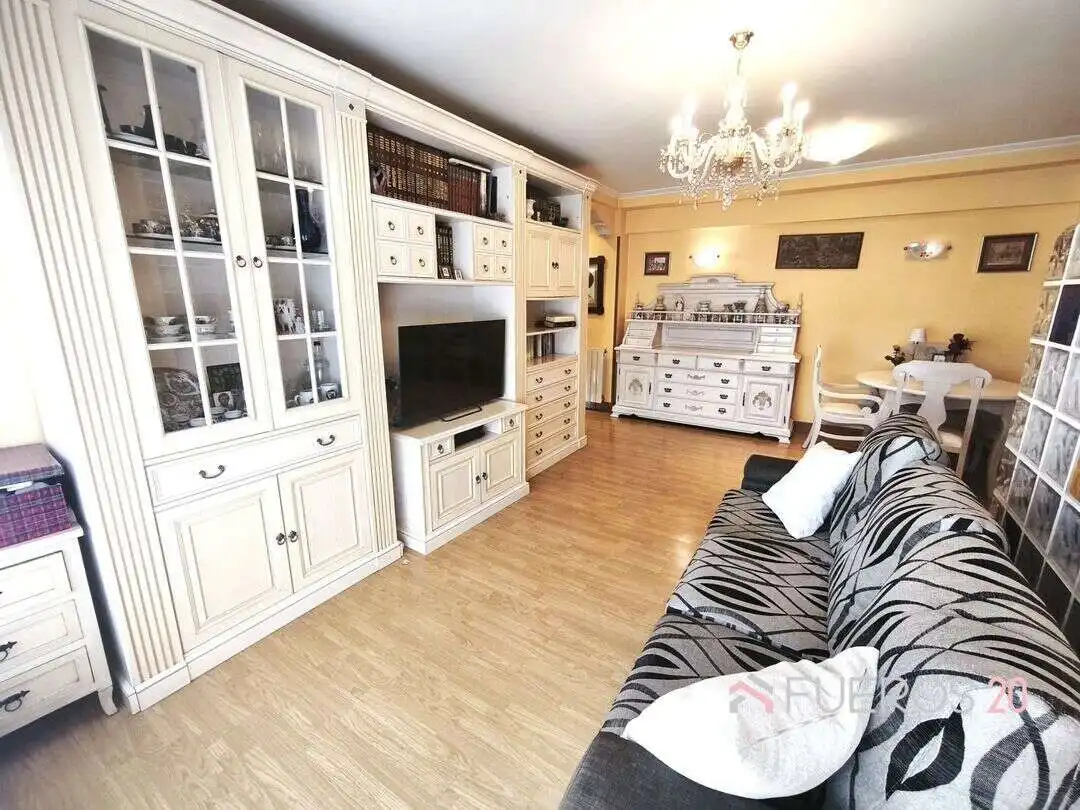 Sala de estar de Piso en venta en Barakaldo  con Calefacción y Amueblado