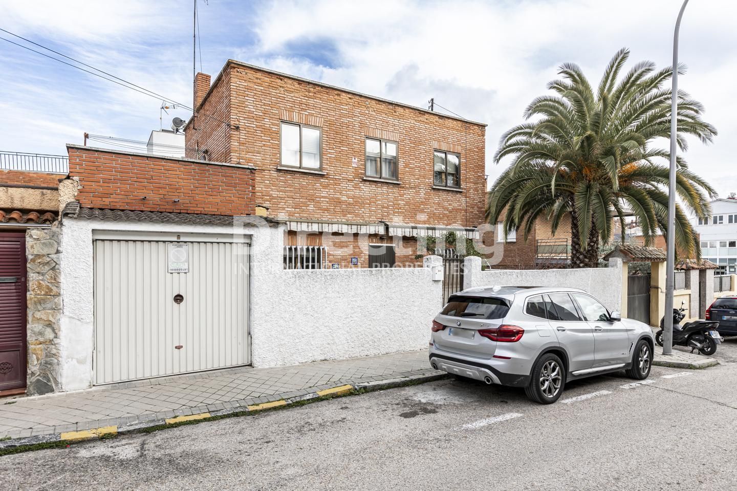 Exterior view of House or chalet for sale in  Madrid Capital  with Air Conditioner, Heating and Private garden
