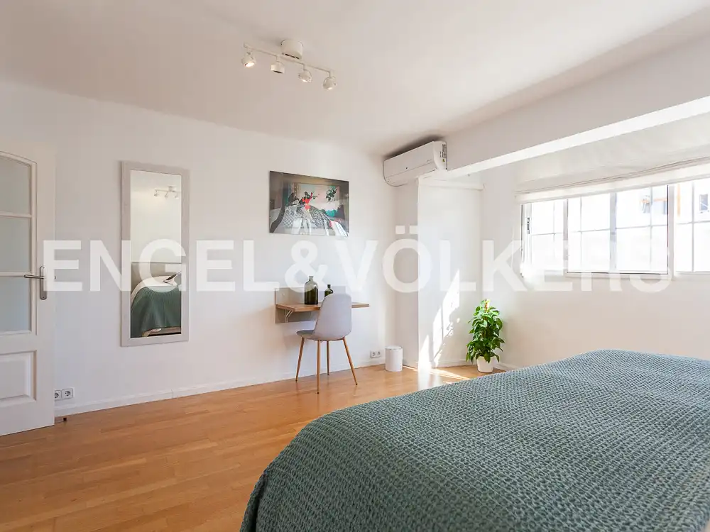 Bedroom of Attic for rent in Valencia  with Air Conditioner, Heating and Parquet flooring