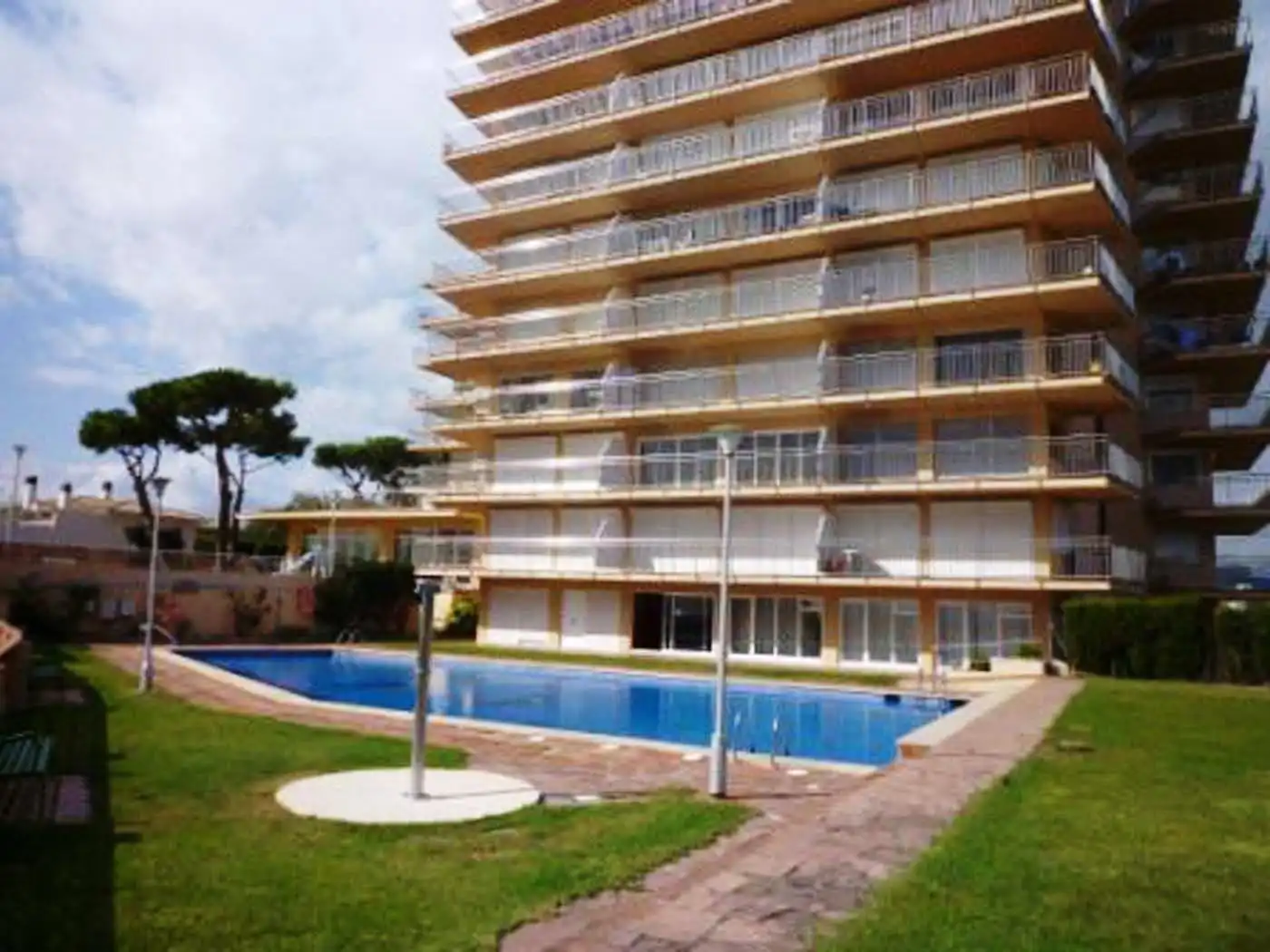Piscina de Apartament en venda en Sant Feliu de Guíxols amb Aire condicionat, Calefacció i Jardí privat