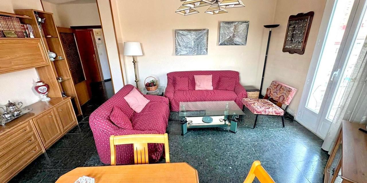 Sala de estar de Piso en venta en  Madrid Capital con Calefacción, Parquet y Terraza