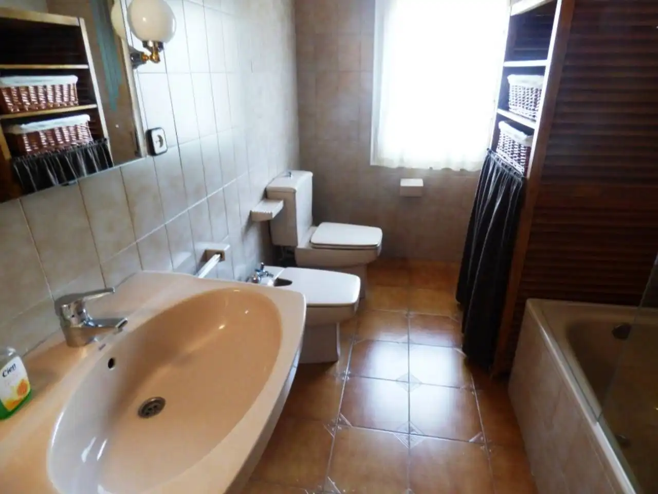 Badezimmer von Wohnung zur Miete in Bellver de Cerdanya mit Möbliert und Balkon