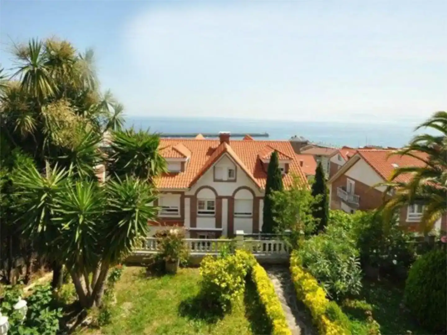 Garten von Wohnung zum Verkauf in Castro-Urdiales mit Privatgarten, Schwimmbad und Möbliert