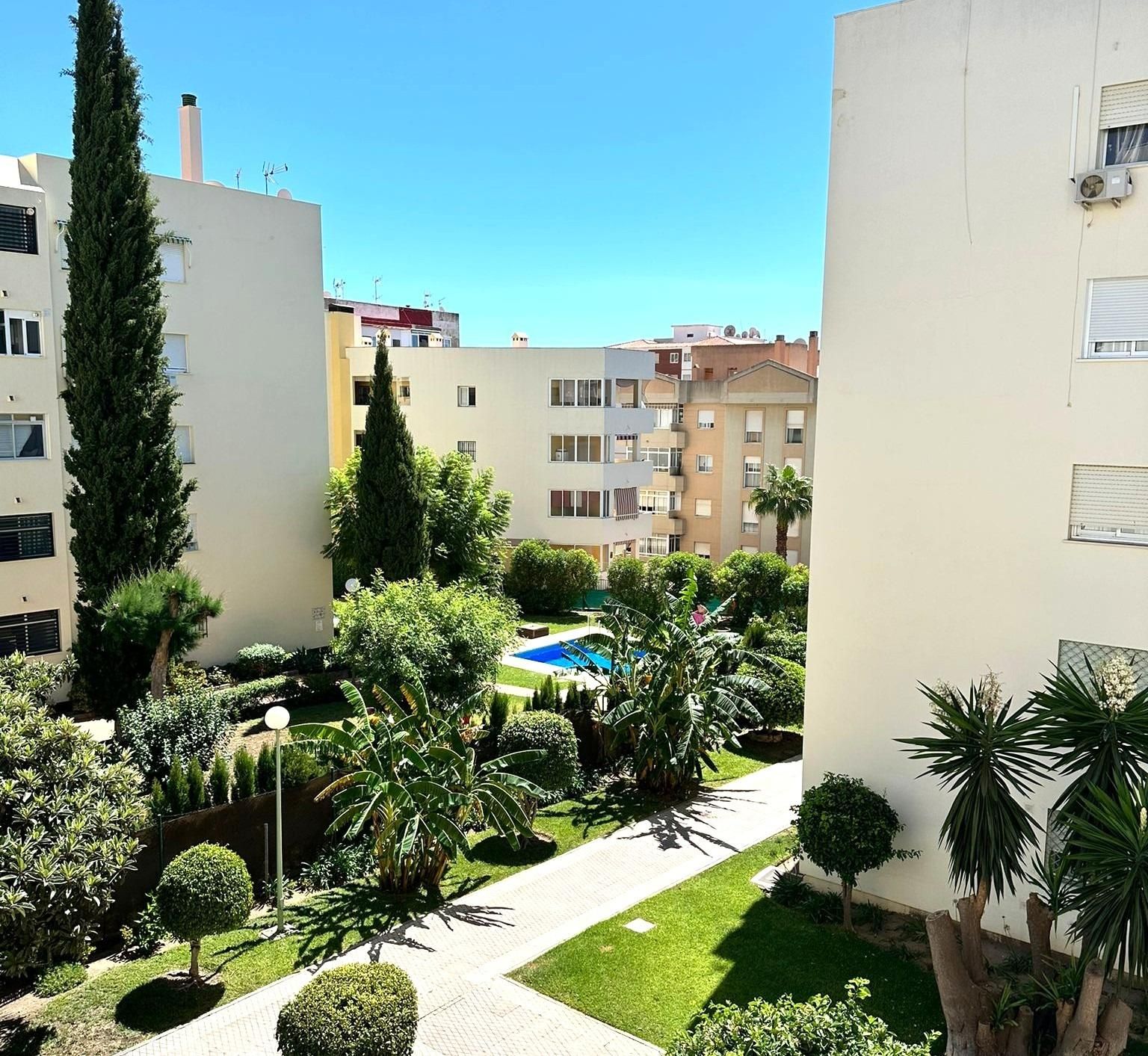 Vista exterior de Apartamento en venta en Benalmádena con Aire acondicionado, Jardín privado y Terraza