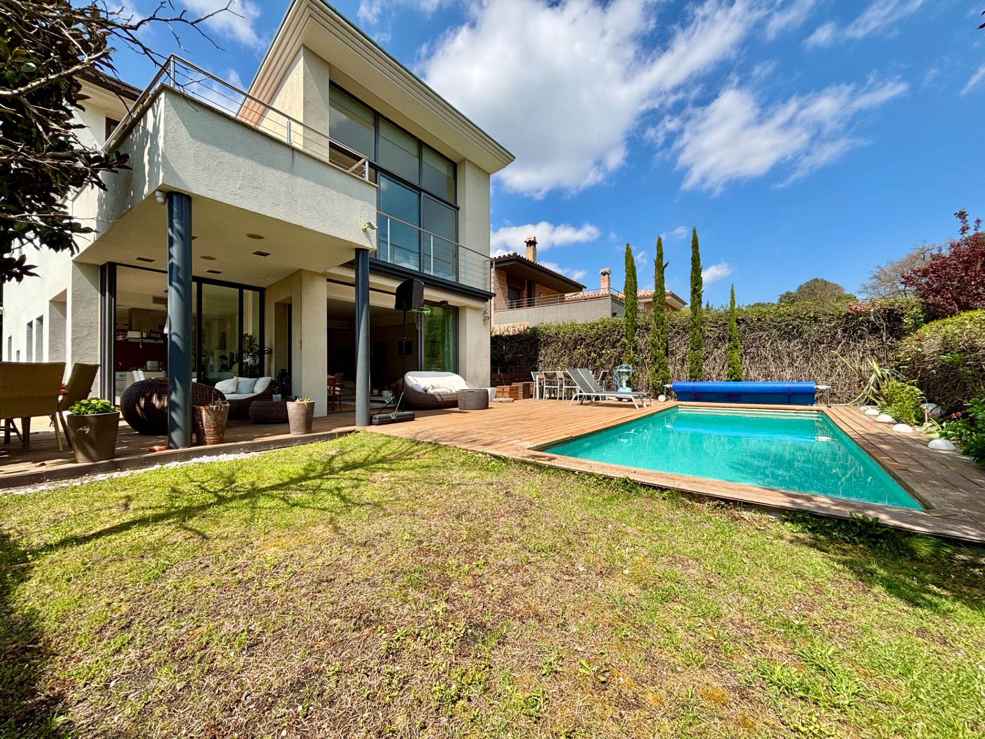 Swimming pool of House or chalet for sale in Girona Capital  with Air Conditioner, Heating and Private garden