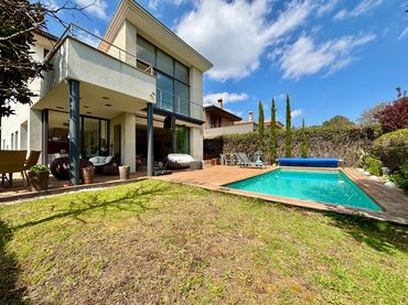 Villa avec balcon à vendre à Carrer Valentí Almirall Llozer