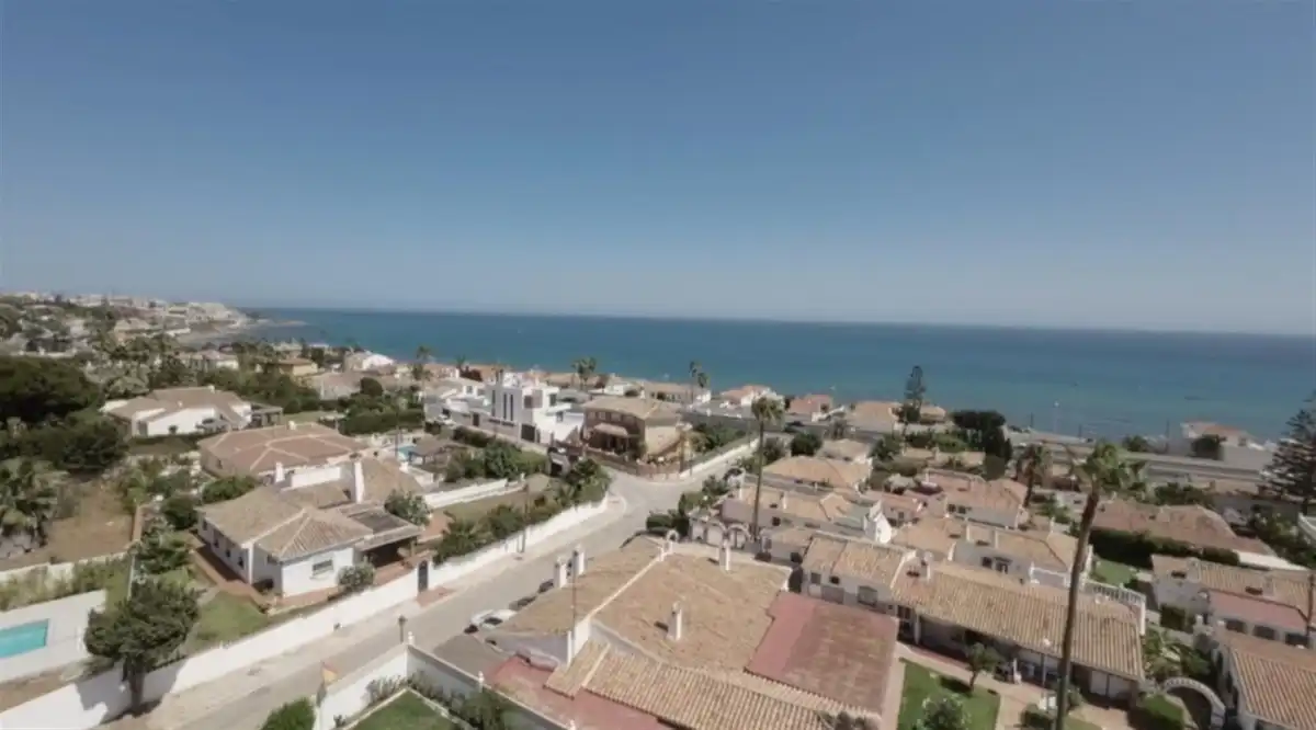 Vista exterior de Casa o xalet en venda en Mijas amb Aire condicionat, Jardí privat i Piscina