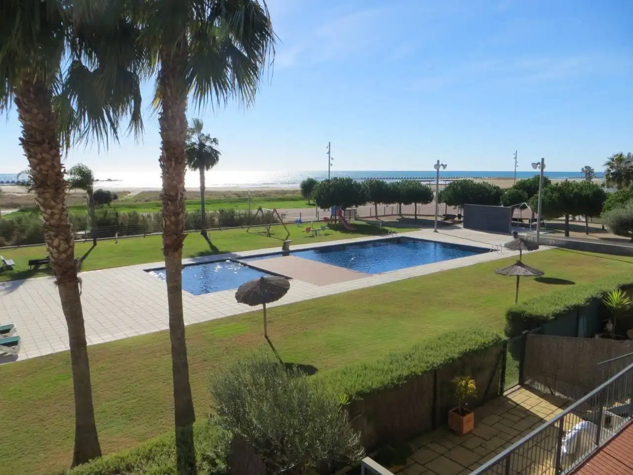 Schwimmbecken von Wohnung zur Miete in Cubelles mit Klimaanlage, Heizung und Terrasse