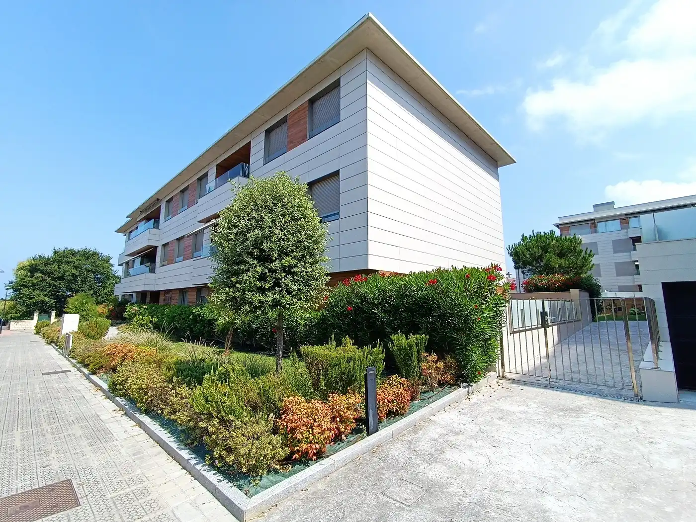 Vista exterior de Planta baja en venta en Sopela con Calefacción, Terraza y Amueblado