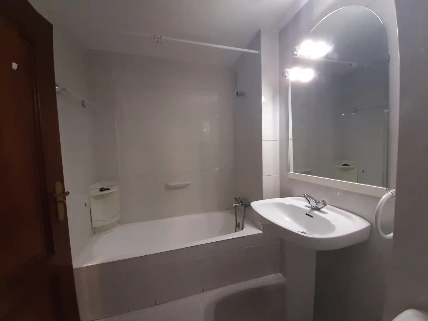 Badezimmer von Wohnung zur Miete in Alcalá de Henares mit Klimaanlage, Heizung und Parkett