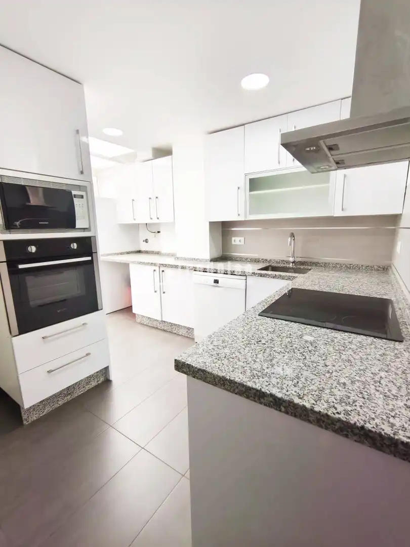 Küche von Wohnung zur Miete in Málaga mit Terrasse und Abstellraum