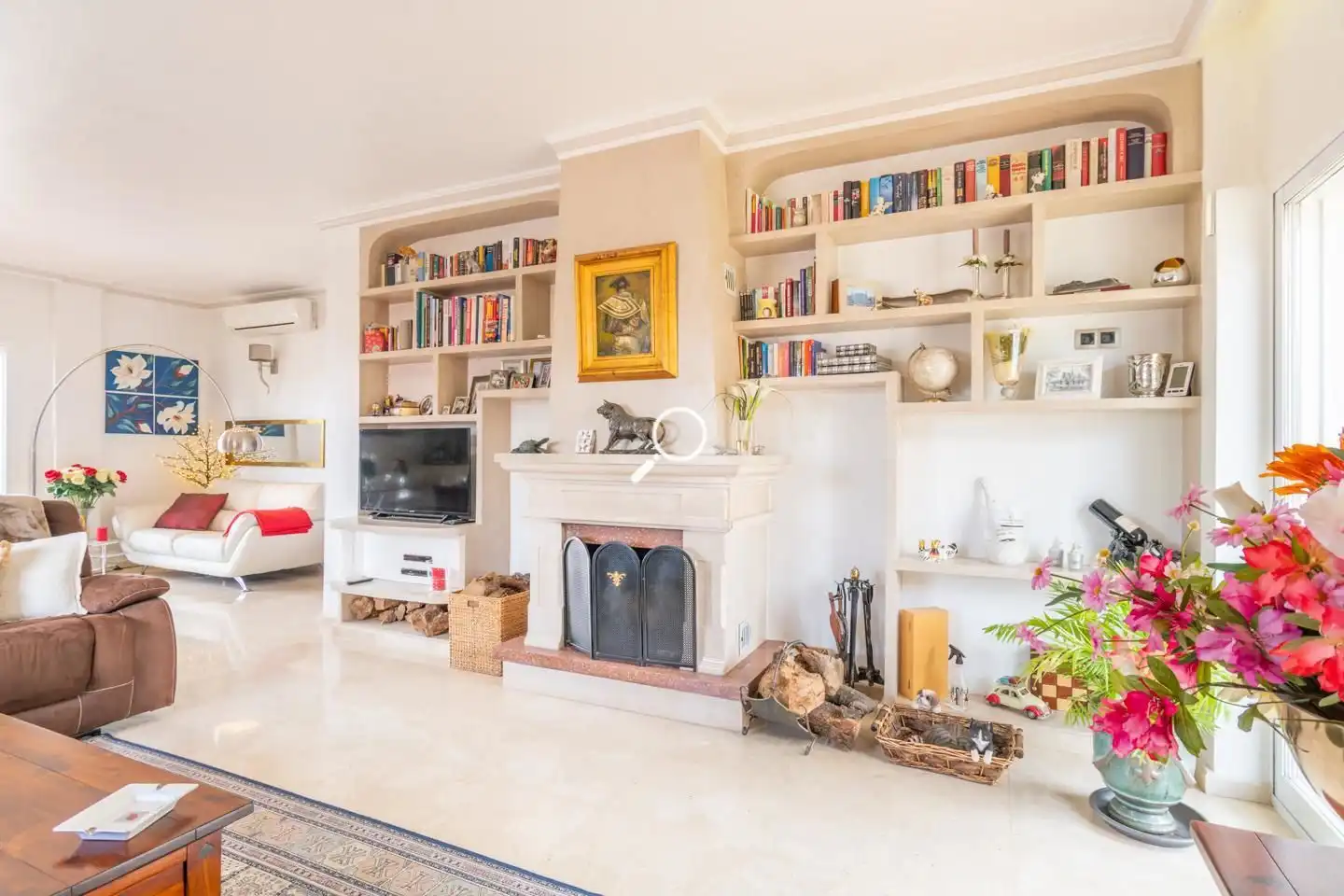 Sala d'estar de Casa o xalet en venda en Alhaurín de la Torre amb Aire condicionat, Jardí privat i Terrassa