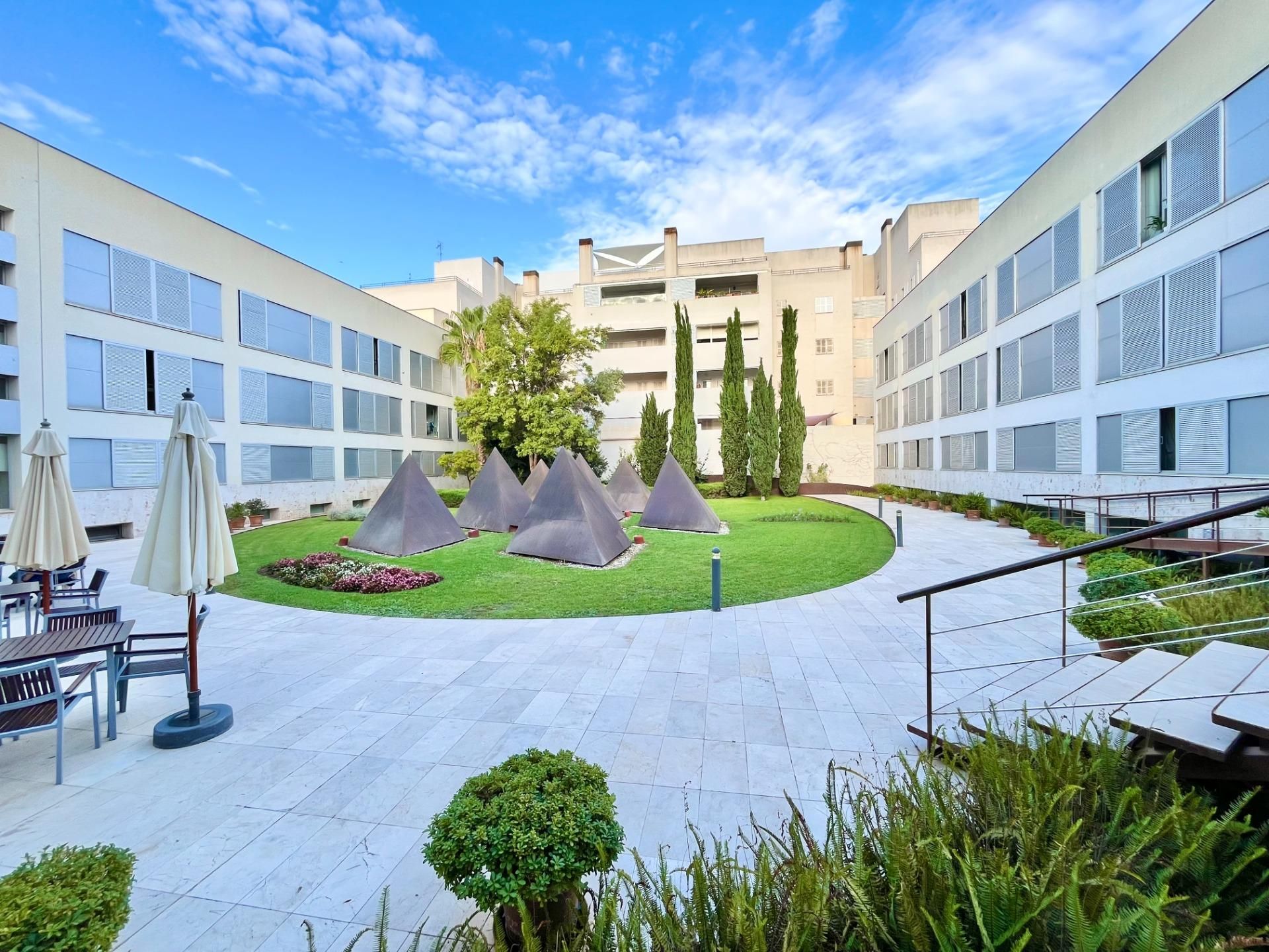 Exterior view of Flat for sale in  Palma de Mallorca  with Air Conditioner, Private garden and Parquet flooring