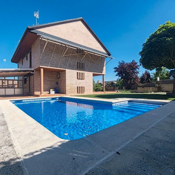 Piscina de Casa o chalet en venta en Las Rozas de Madrid con Aire acondicionado, Calefacción y Jardín privado