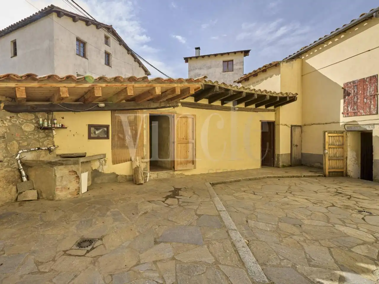 Außenansicht von Gebäude zum Verkauf in Lles de Cerdanya