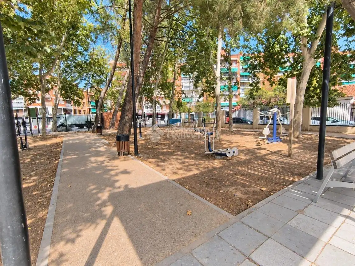 Vista exterior de Casa adosada en venta en Alcalá de Henares con Aire acondicionado y Trastero