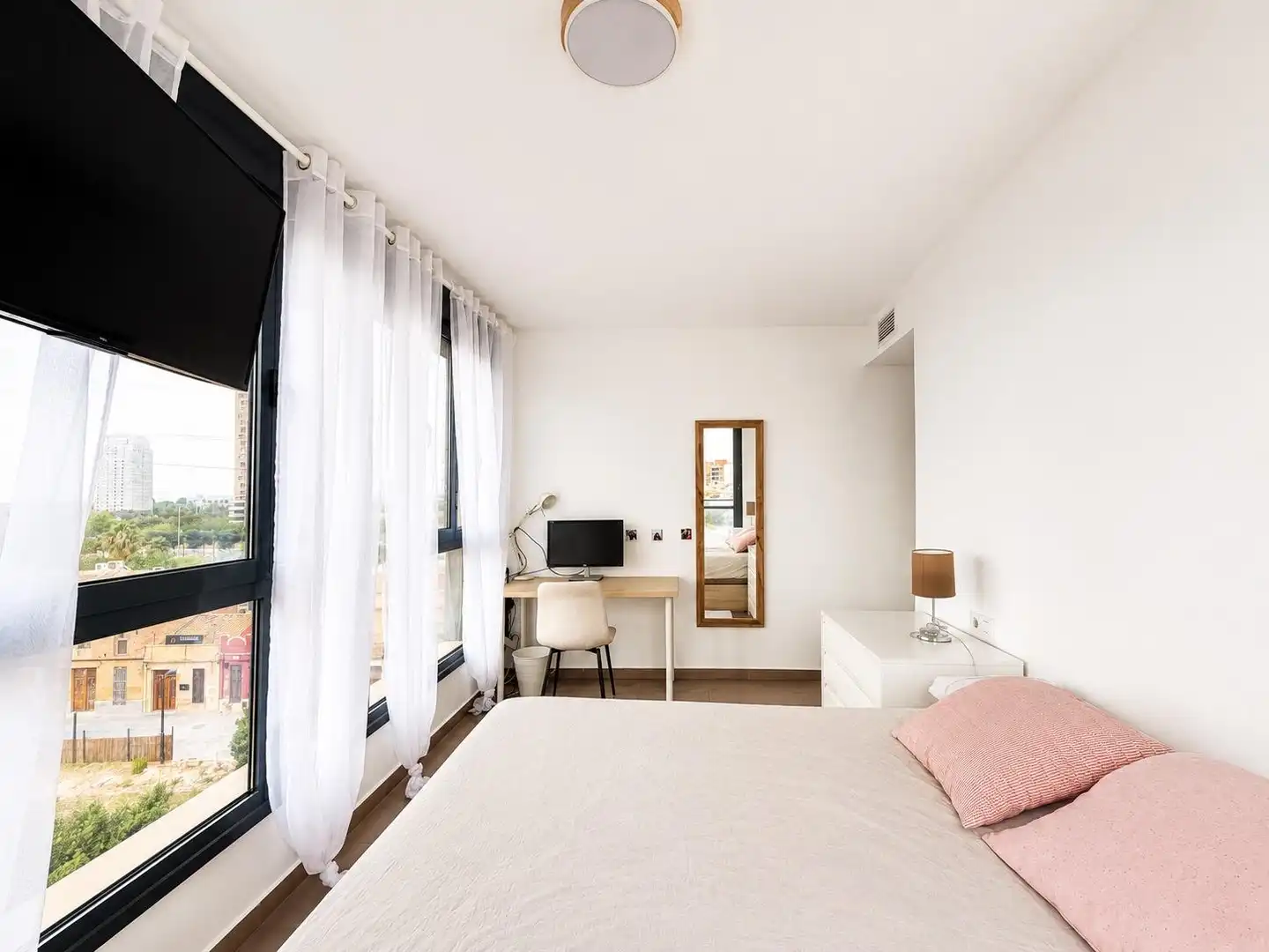 Schlafzimmer von Wohnung zur Miete in Valencia mit Klimaanlage, Heizung und Balkon