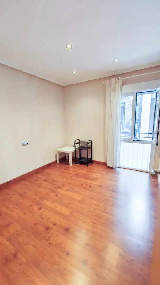 Habitación de Piso de alquiler en Elche / Elx con Aire acondicionado, Trastero y Amueblado