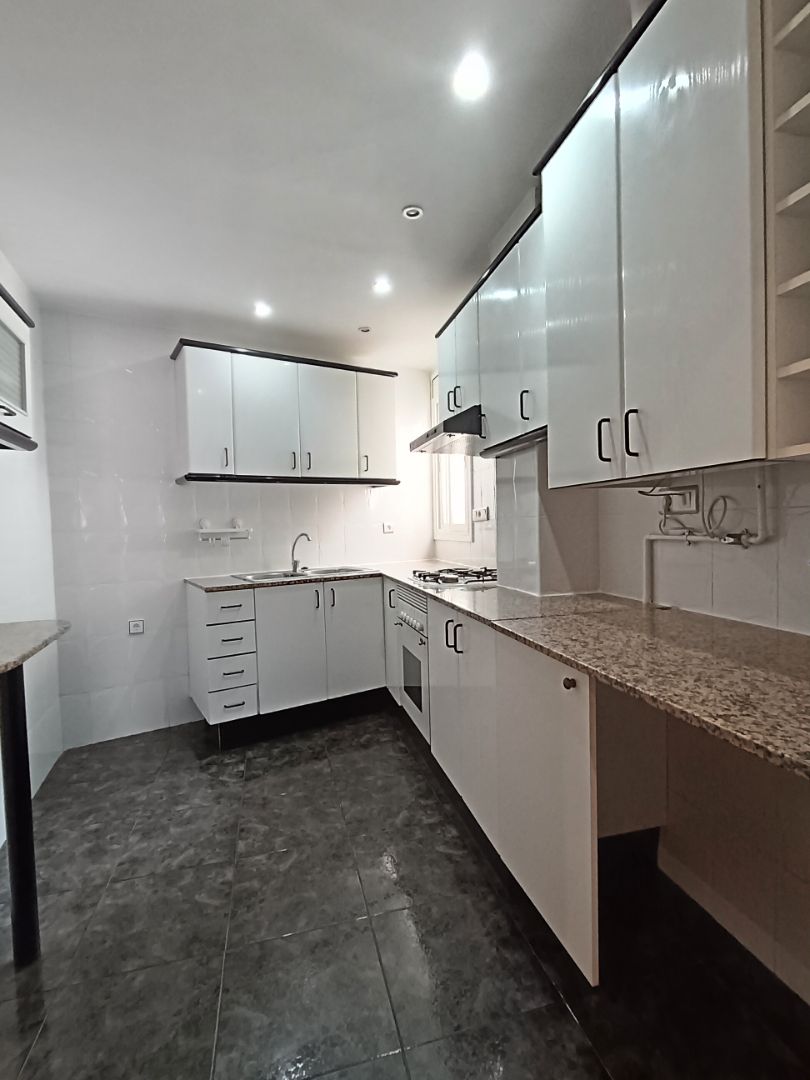 Kitchen of Flat for sale in Sabadell  with Air Conditioner, Heating and Oven
